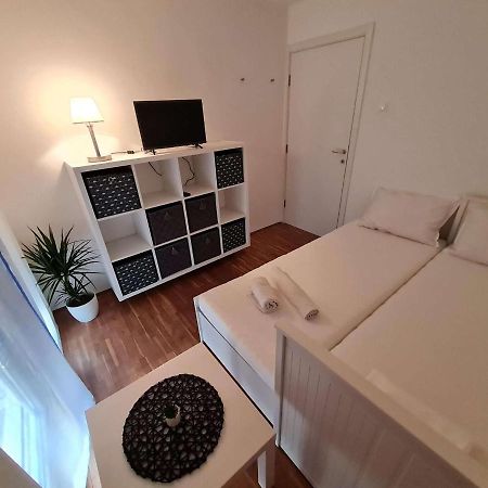 Apartmani Lovre I Zara Exteriör bild