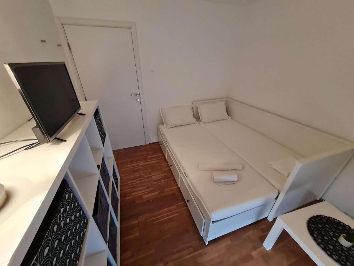 Apartmani Lovre I Zara Exteriör bild