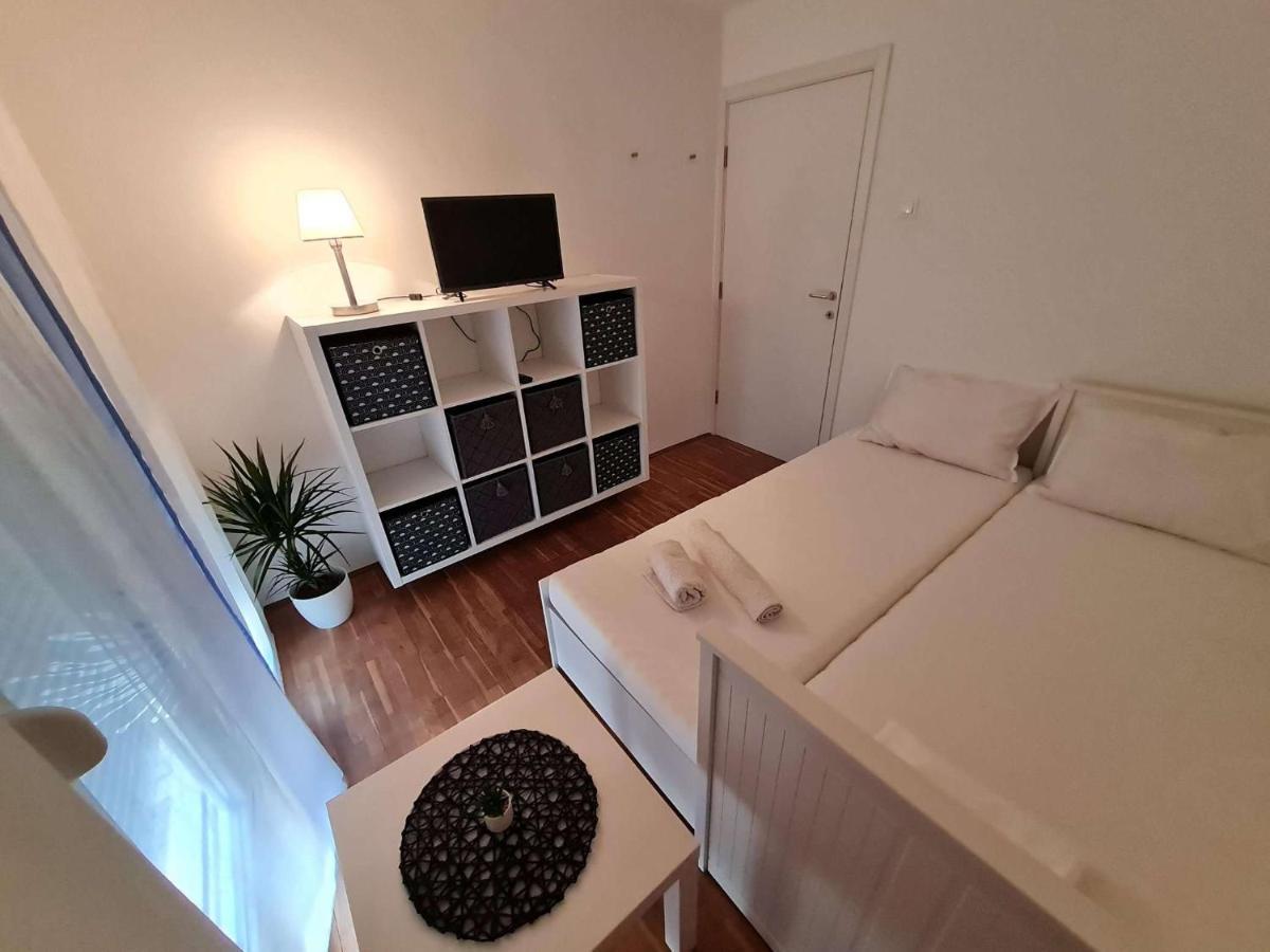 Apartmani Lovre I Zara Exteriör bild