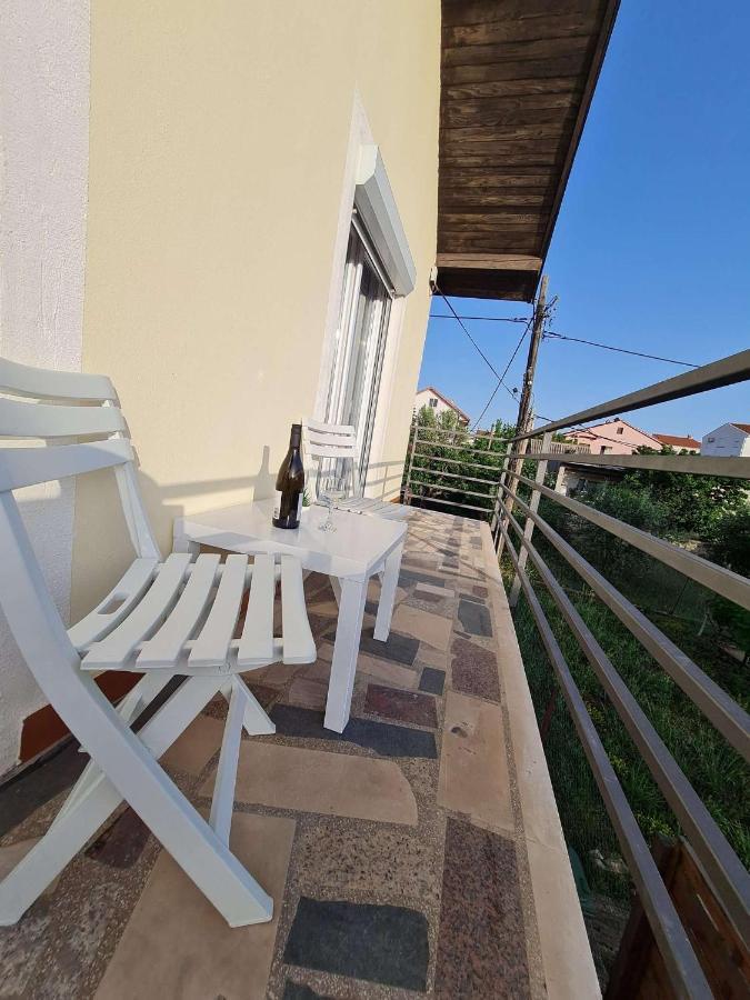 Apartmani Lovre I Zara Exteriör bild