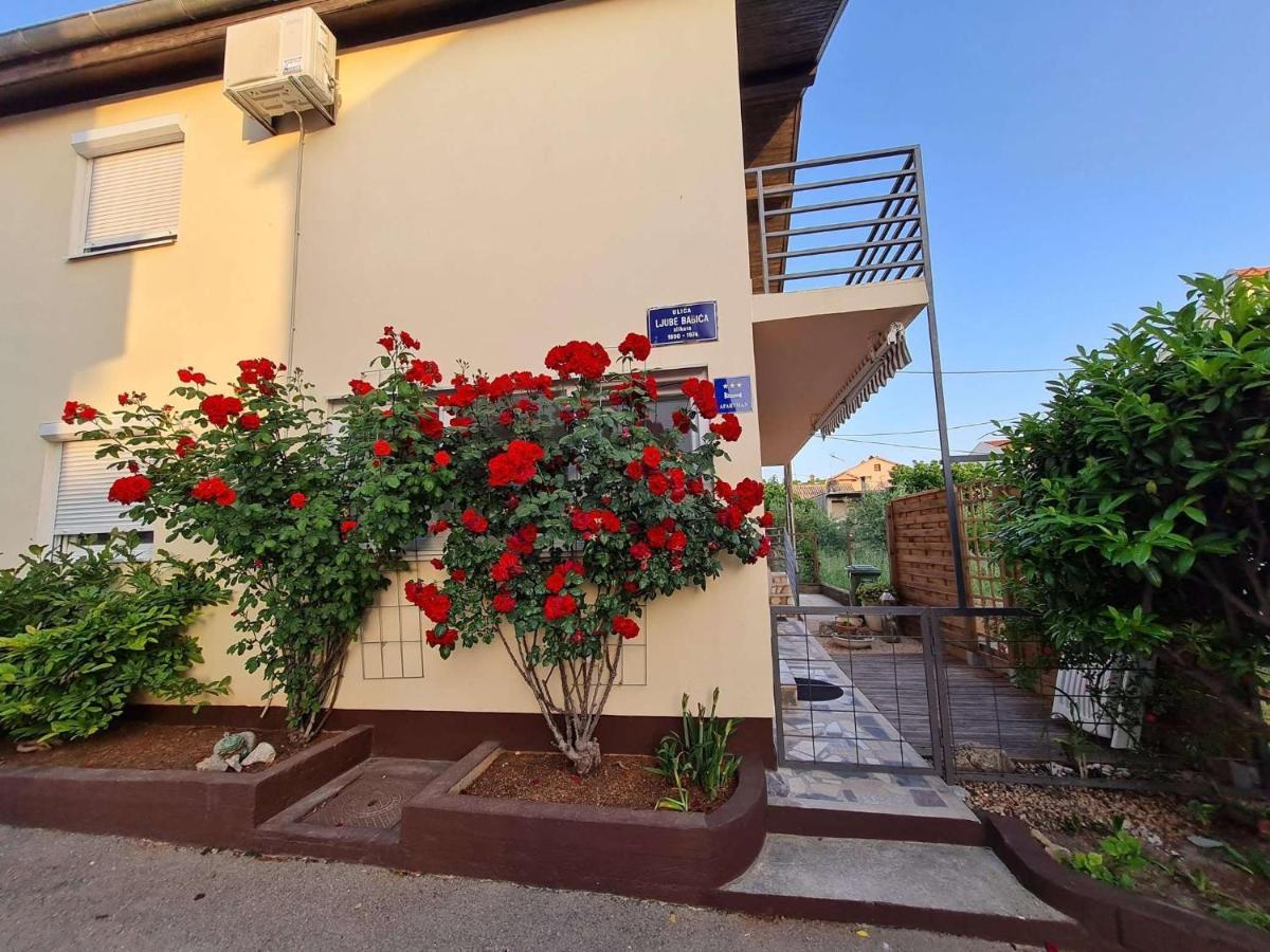 Apartmani Lovre I Zara Exteriör bild