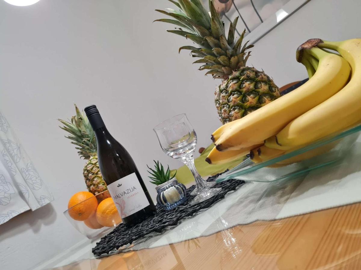 Apartmani Lovre I Zara Exteriör bild