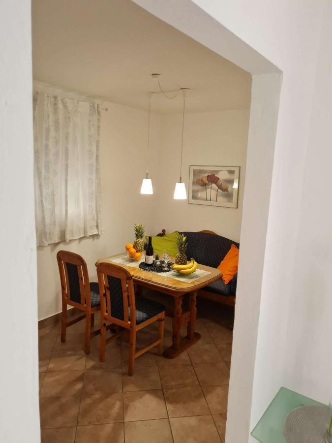 Apartmani Lovre I Zara Exteriör bild