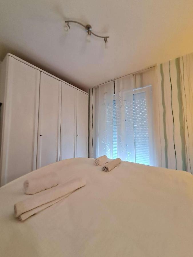 Apartmani Lovre I Zara Exteriör bild
