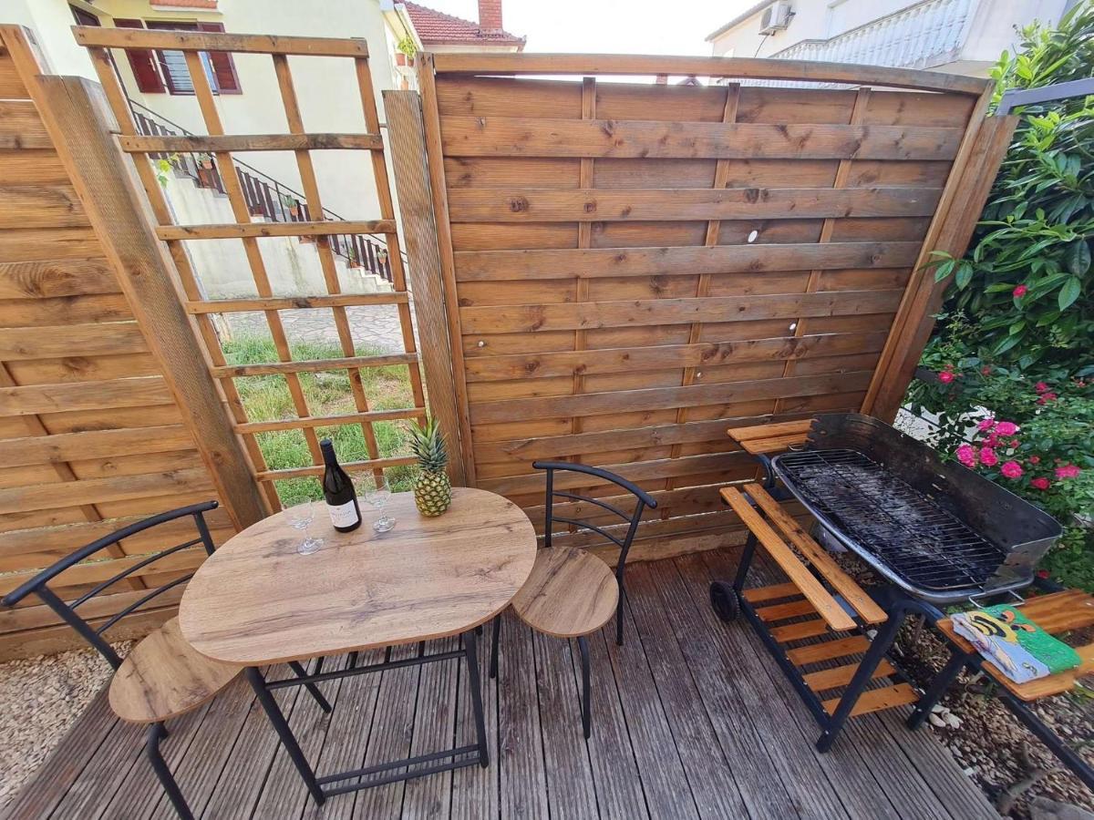 Apartmani Lovre I Zara Exteriör bild