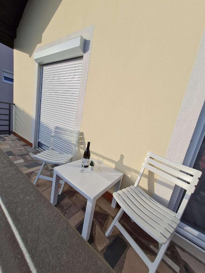 Apartmani Lovre I Zara Exteriör bild