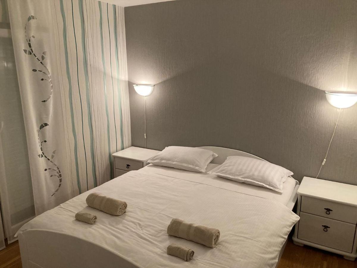 Apartmani Lovre I Zara Exteriör bild