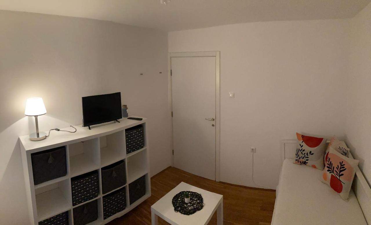 Apartmani Lovre I Zara Exteriör bild
